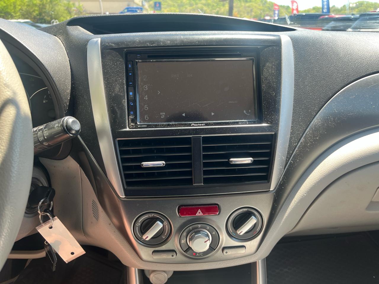 Subaru Forester 4dr Auto 2.5X Premium w/All-W Pkg & TomTom Nav 2011