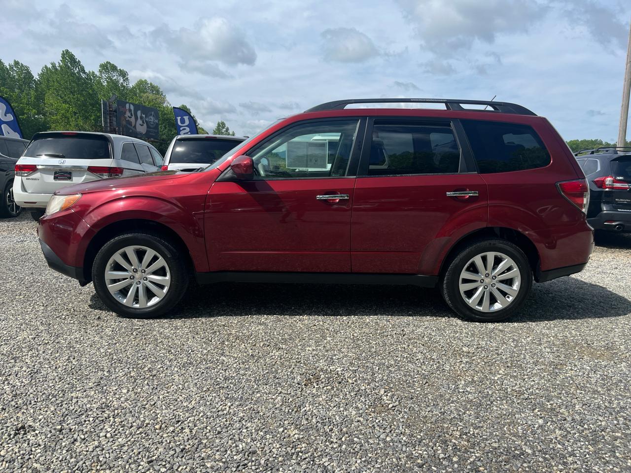Subaru Forester 4dr Auto 2.5X Premium w/All-W Pkg & TomTom Nav 2011