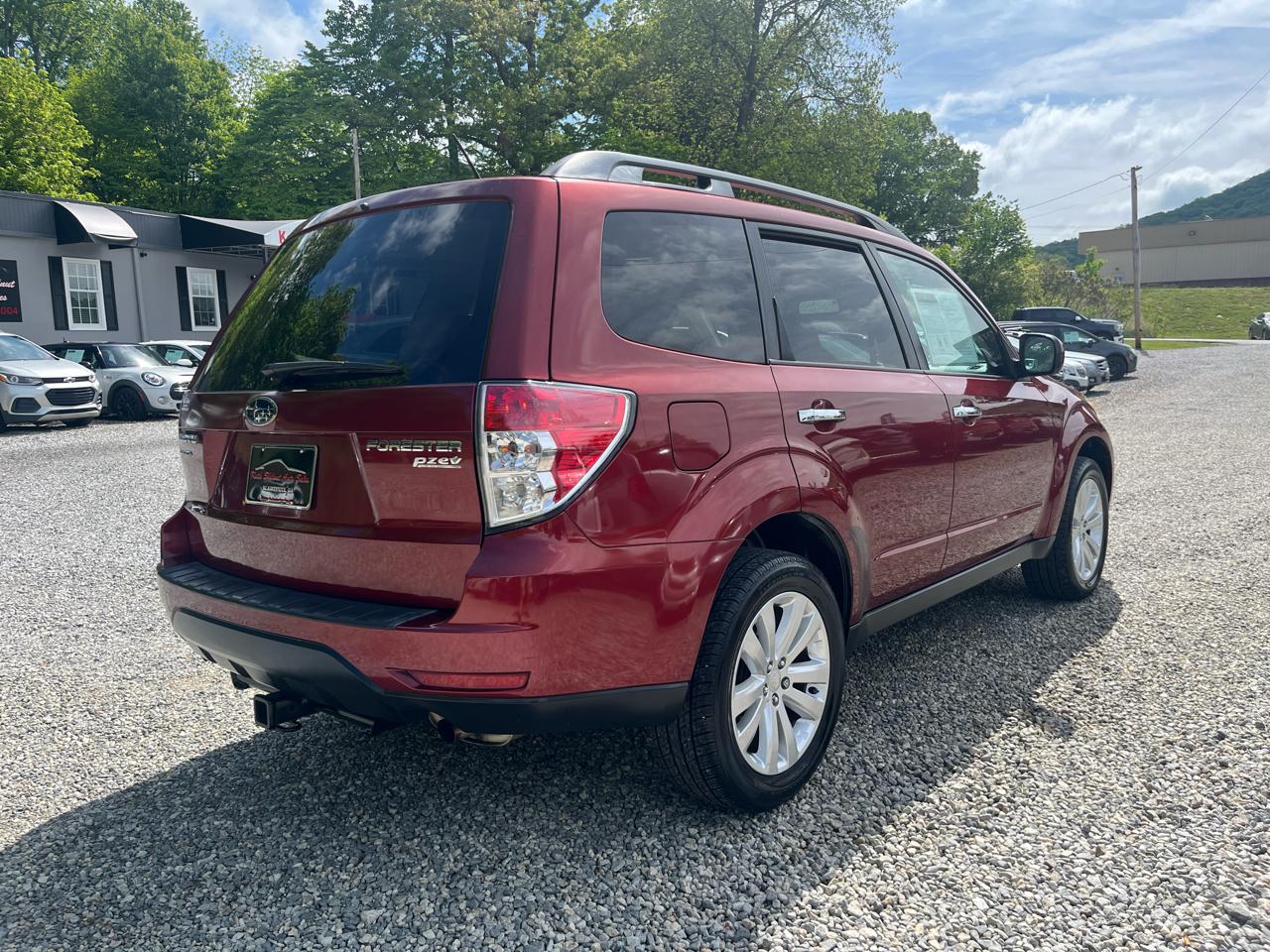 Subaru Forester 4dr Auto 2.5X Premium w/All-W Pkg & TomTom Nav 2011