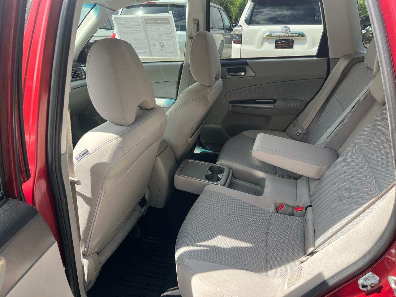 Subaru Forester 4dr Auto 2.5X Premium w/All-W Pkg & TomTom Nav 2011