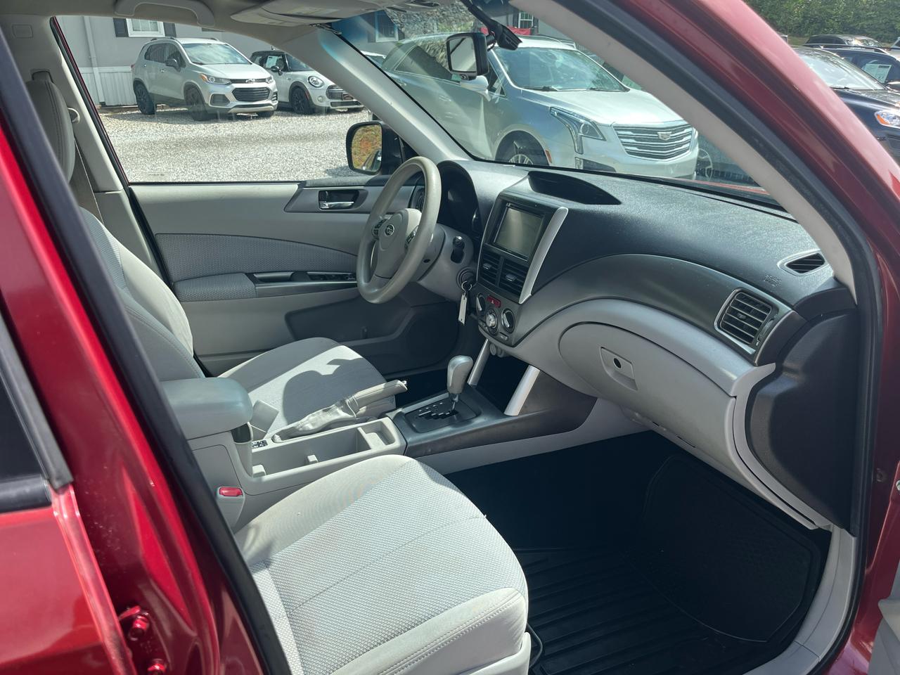 Subaru Forester 4dr Auto 2.5X Premium w/All-W Pkg & TomTom Nav 2011