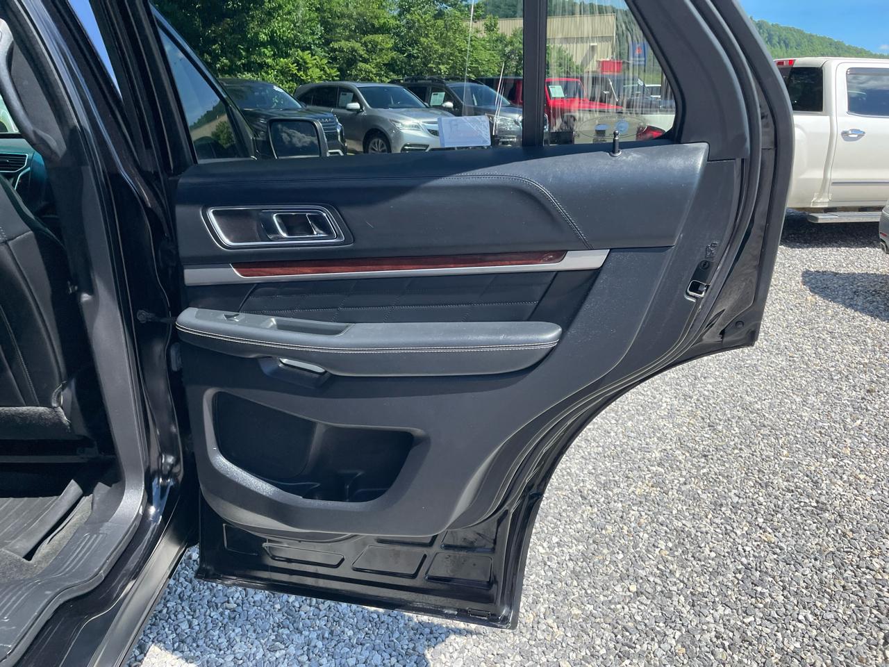 Ford Explorer 4WD 4dr Platinum 2016