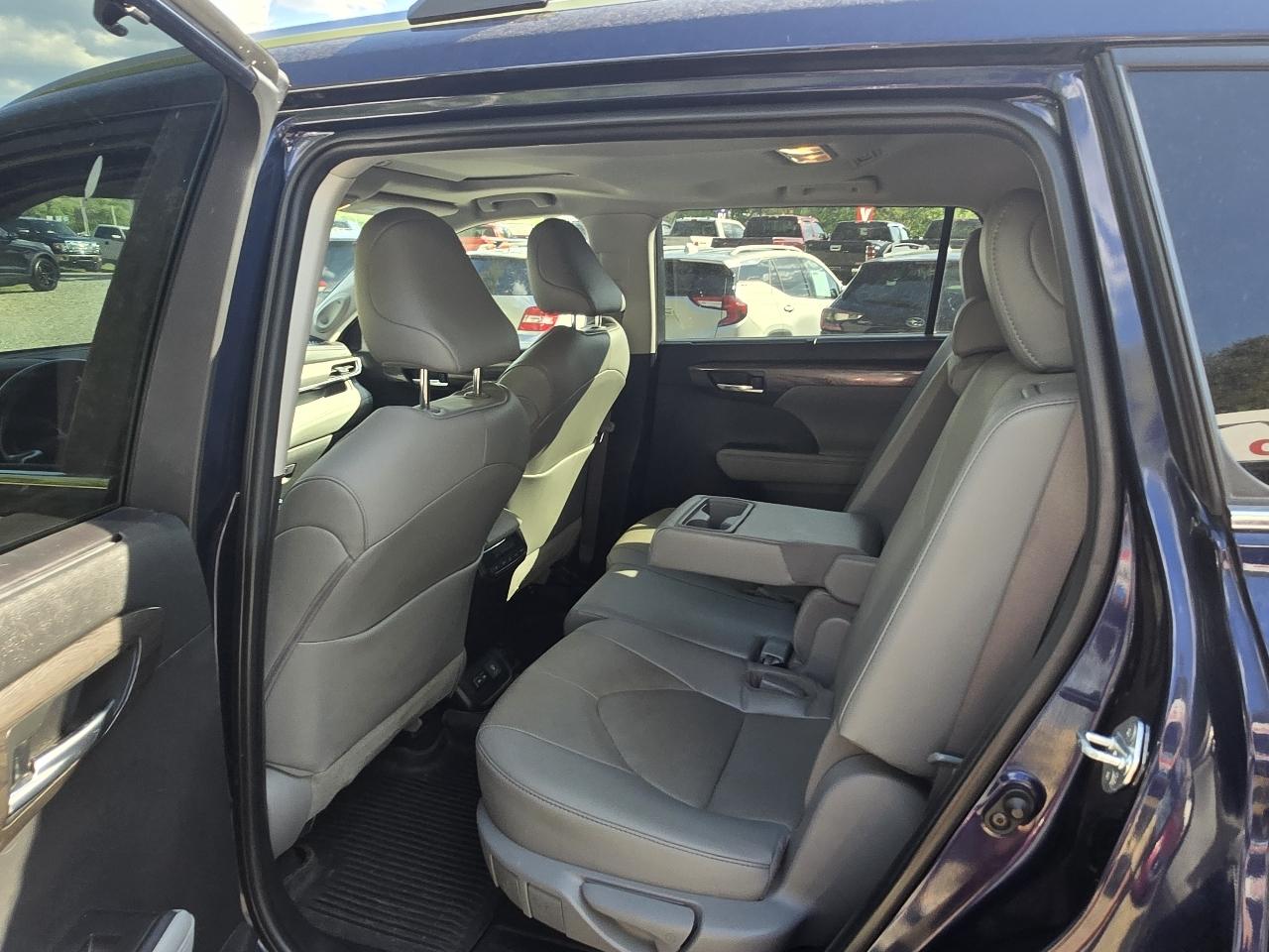 Toyota Highlander Limited AWD (Natl) 2022