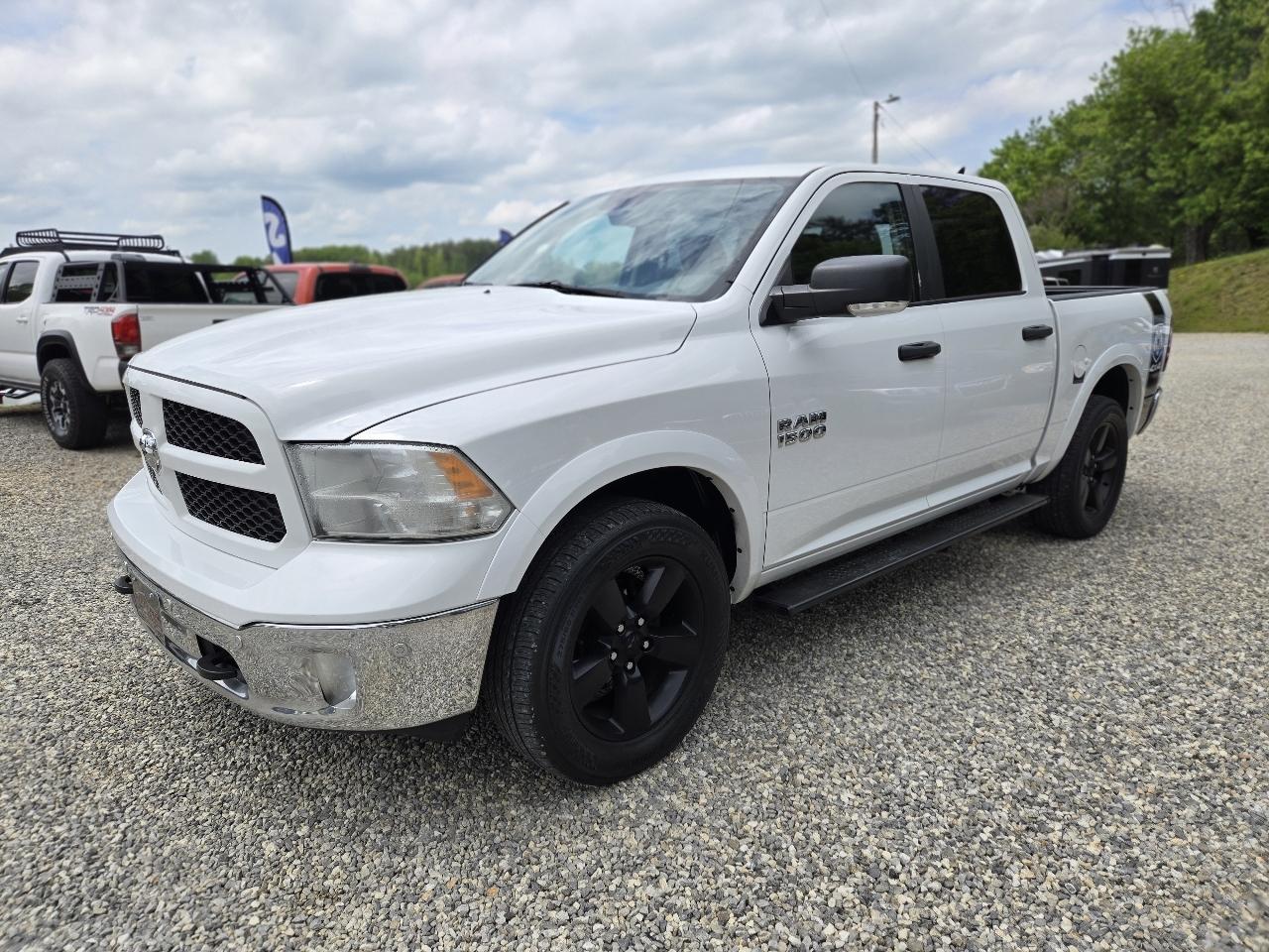 RAM 1500 4WD Crew Cab 140.5" Outdoorsman 2016