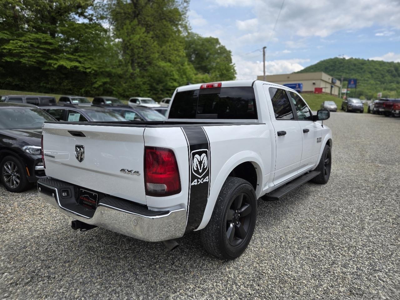 RAM 1500 4WD Crew Cab 140.5" Outdoorsman 2016