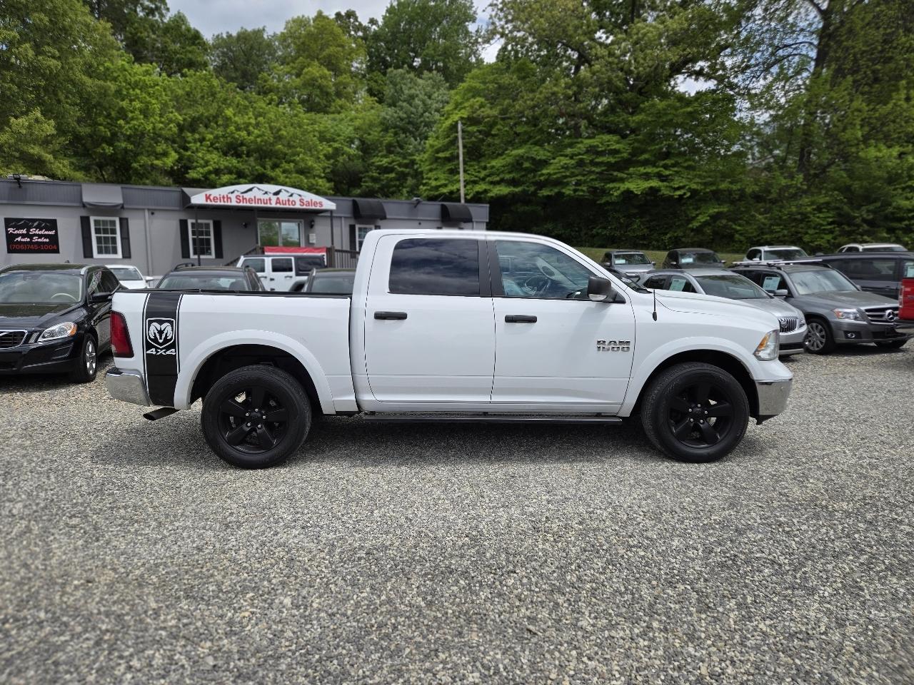 RAM 1500 4WD Crew Cab 140.5" Outdoorsman 2016