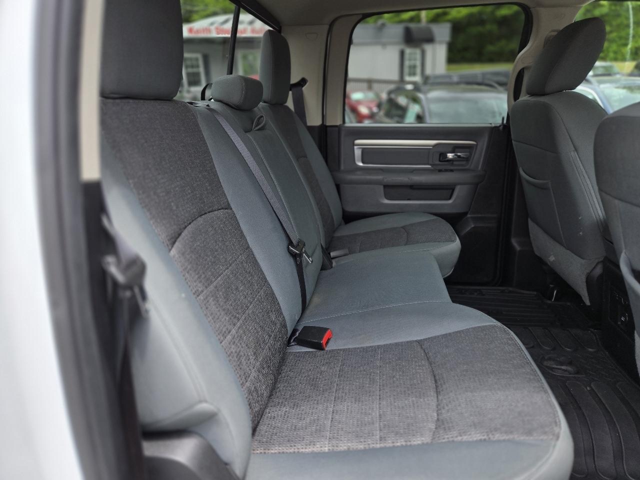 RAM 1500 4WD Crew Cab 140.5" Outdoorsman 2016