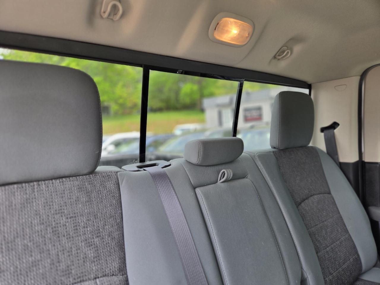 RAM 1500 4WD Crew Cab 140.5" Outdoorsman 2016