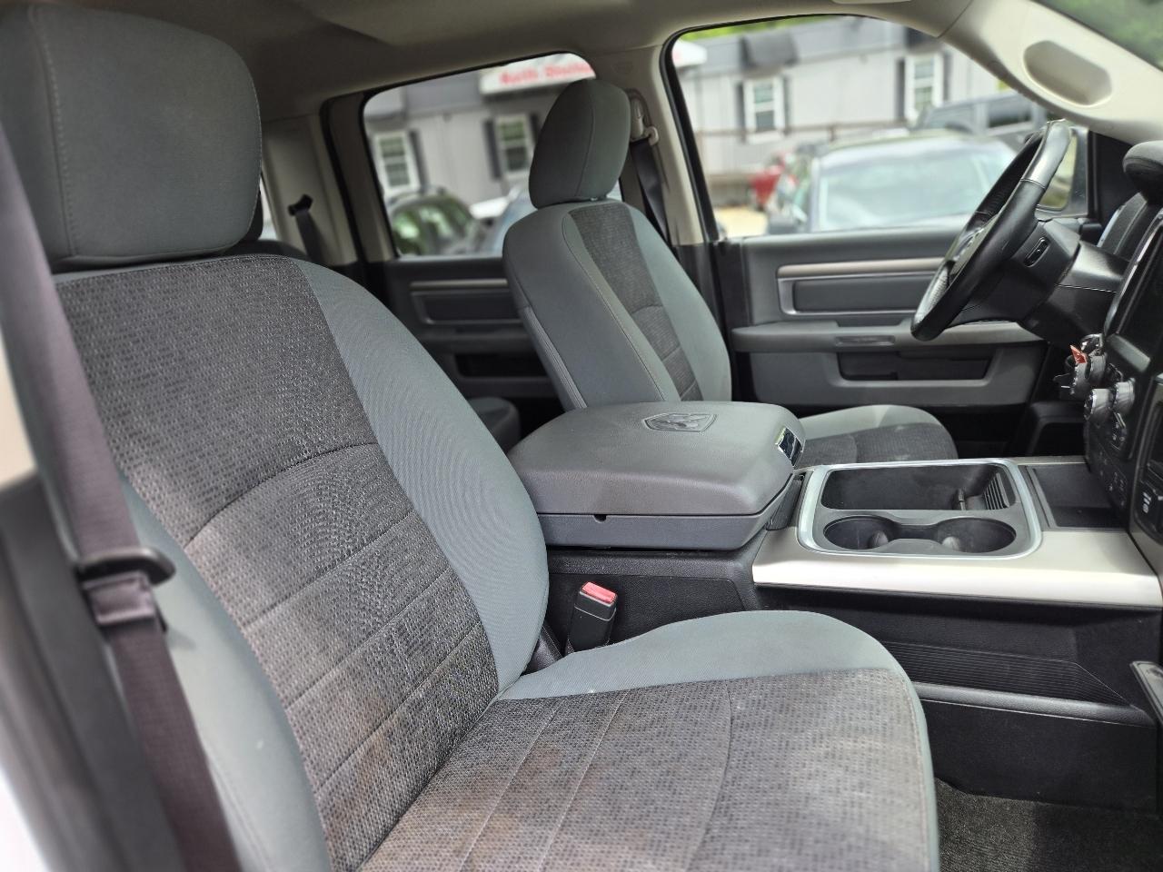 RAM 1500 4WD Crew Cab 140.5" Outdoorsman 2016