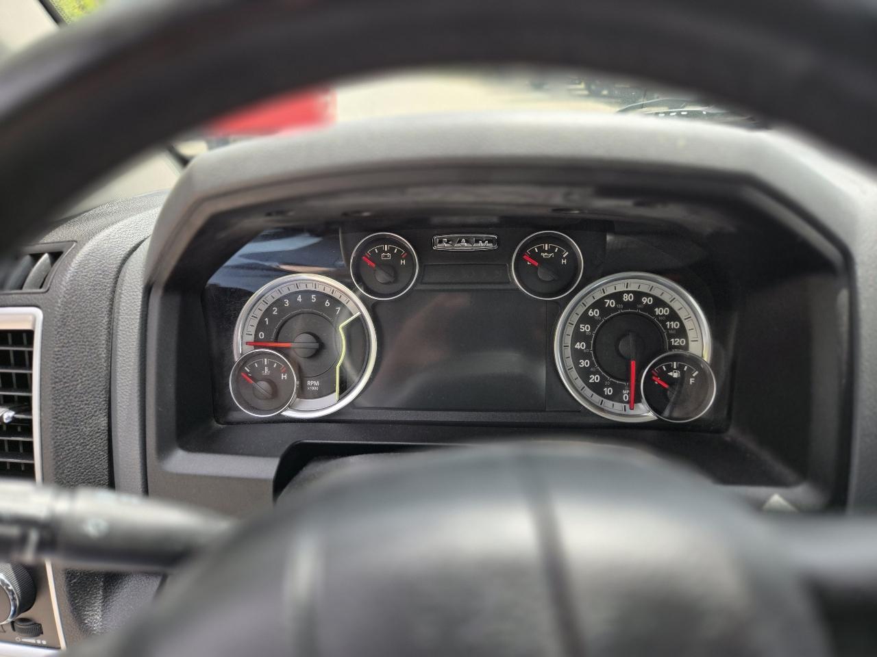 RAM 1500 4WD Crew Cab 140.5" Outdoorsman 2016