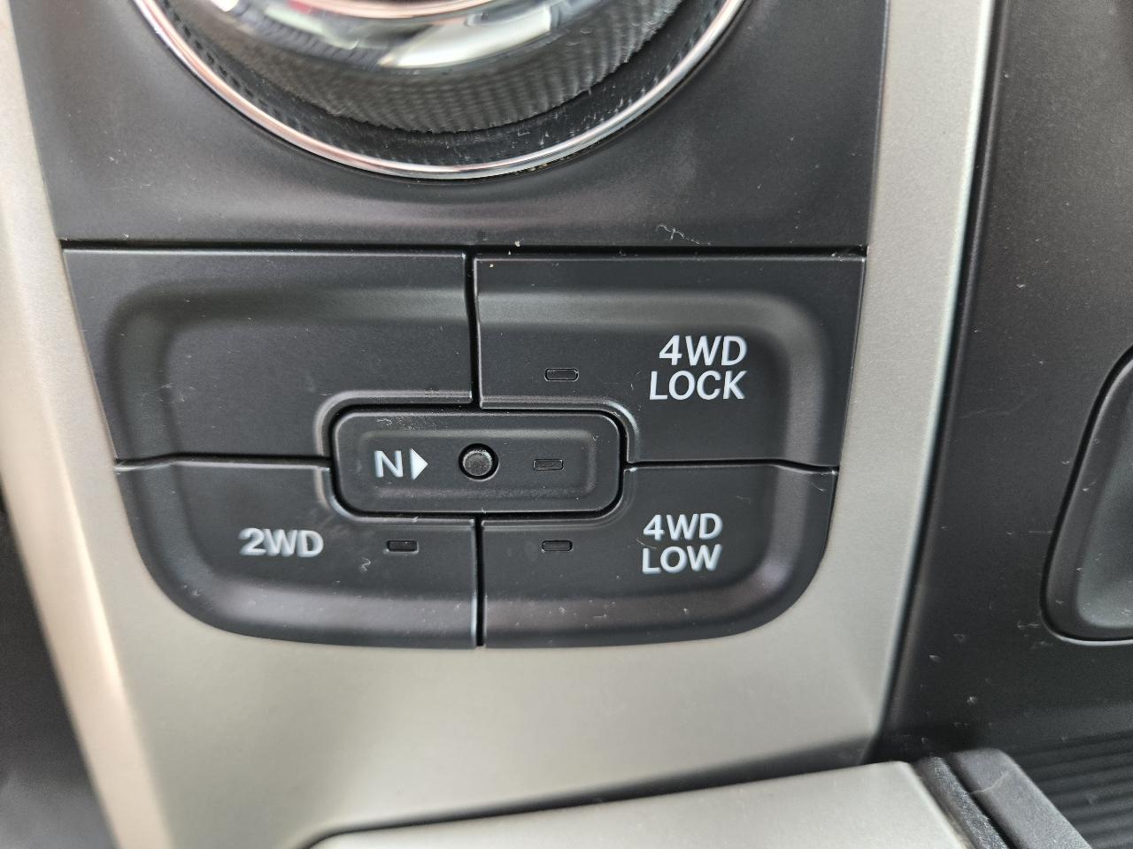 RAM 1500 4WD Crew Cab 140.5" Outdoorsman 2016