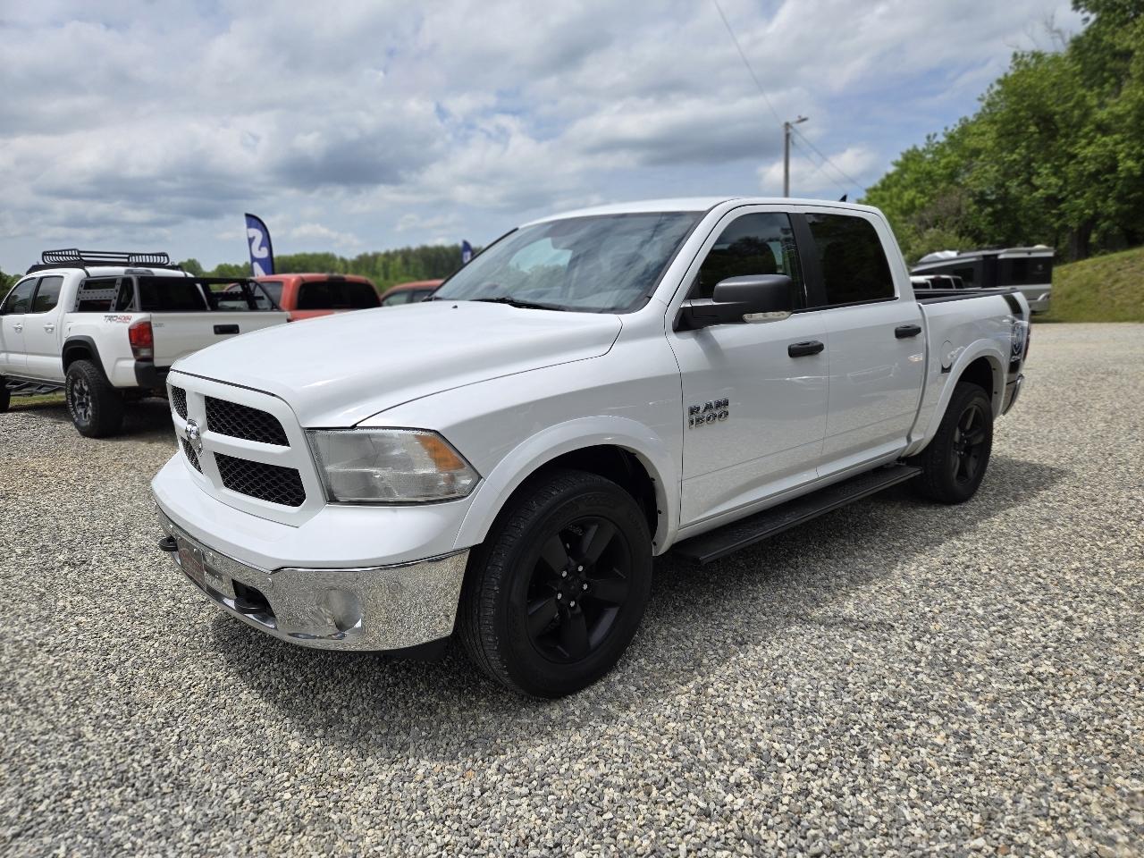 RAM 1500 4WD Crew Cab 140.5" Outdoorsman 2016