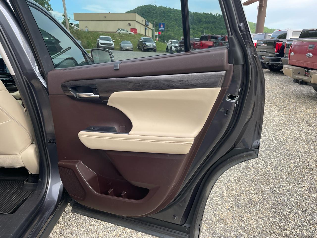 Toyota Highlander Platinum FWD (Natl) 2021