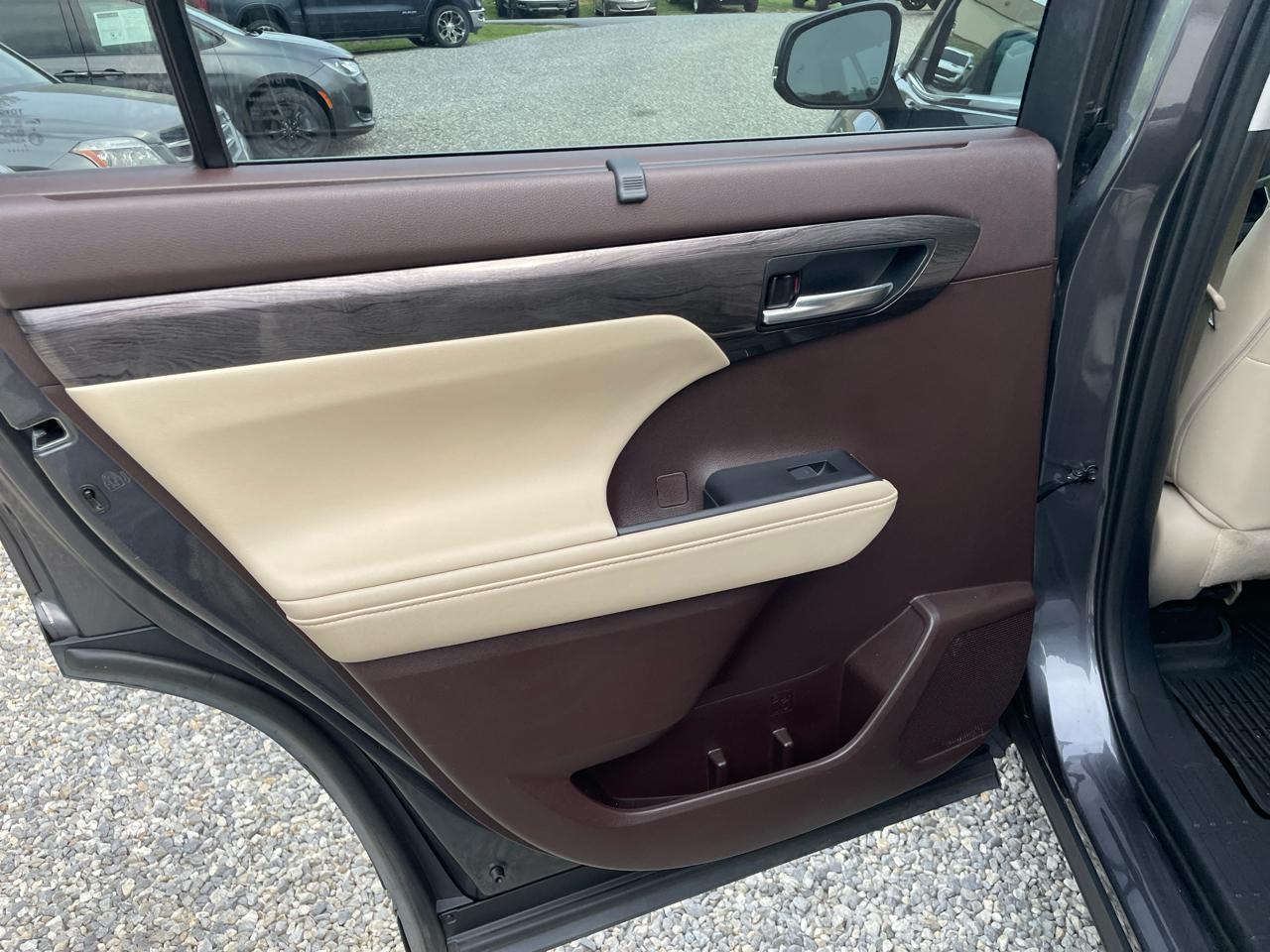 Toyota Highlander Platinum FWD (Natl) 2021