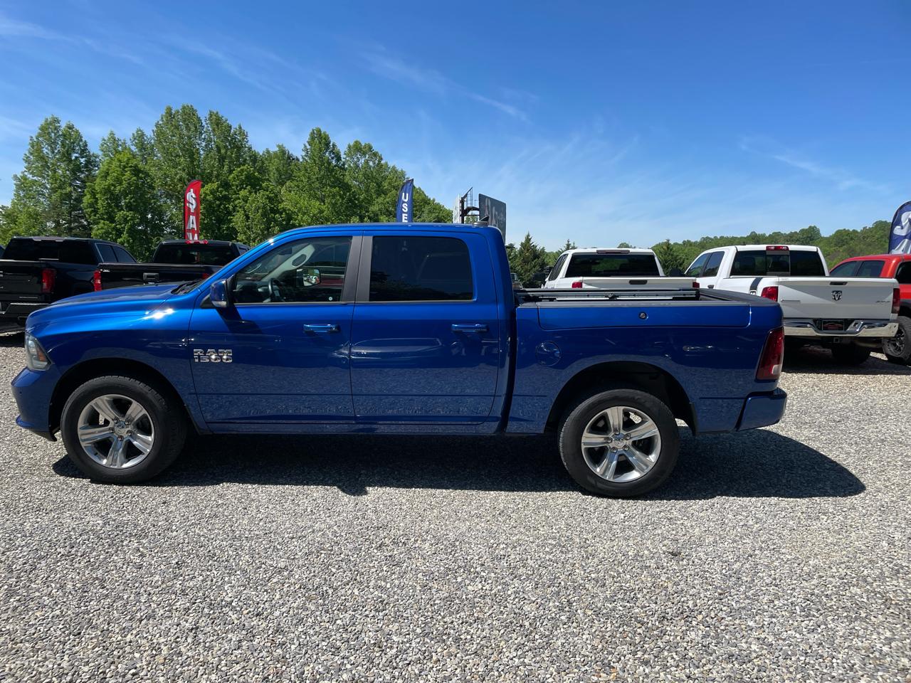 RAM 1500 4WD Crew Cab 140.5" Sport 2017