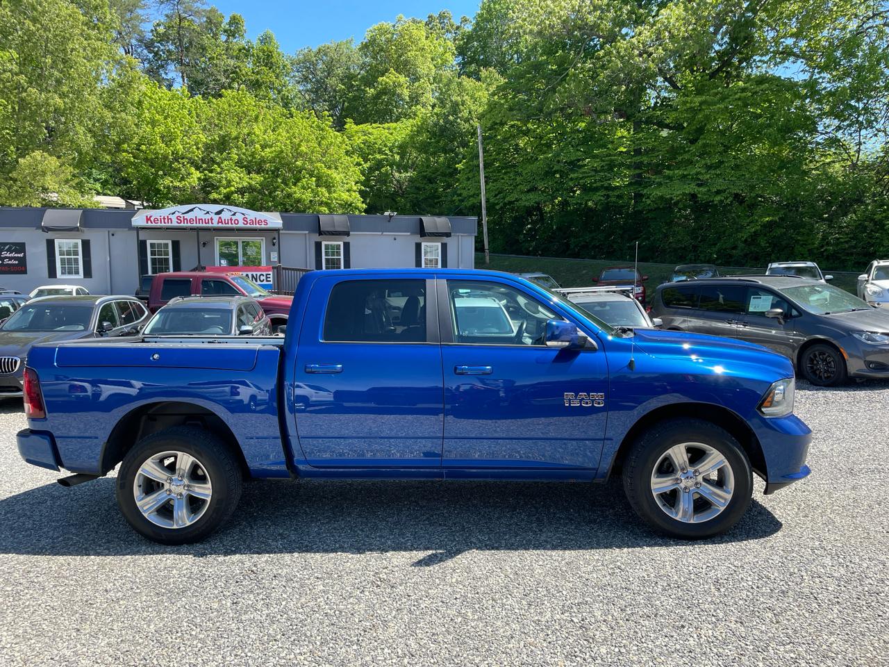 RAM 1500 4WD Crew Cab 140.5" Sport 2017