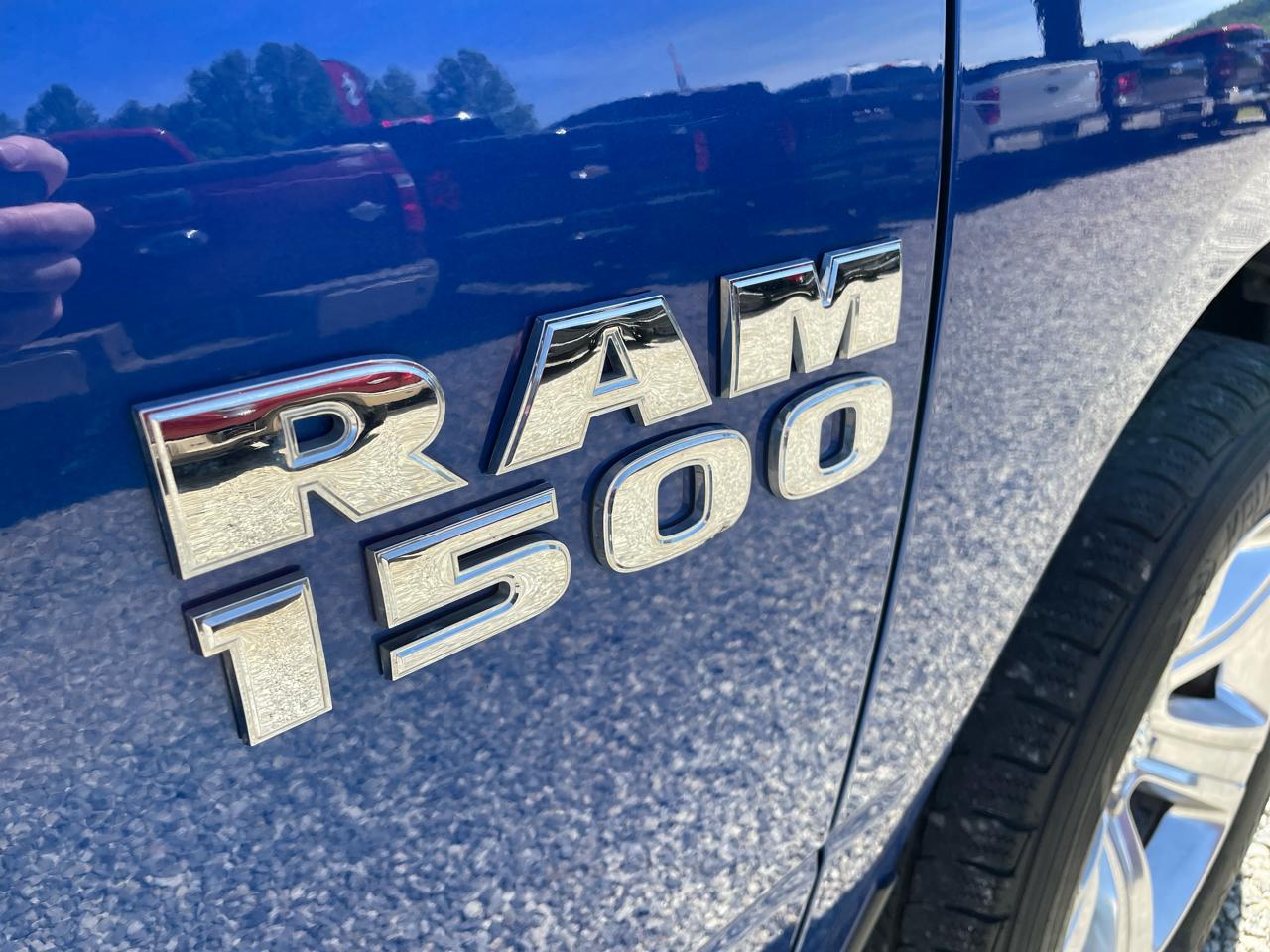 RAM 1500 4WD Crew Cab 140.5" Sport 2017