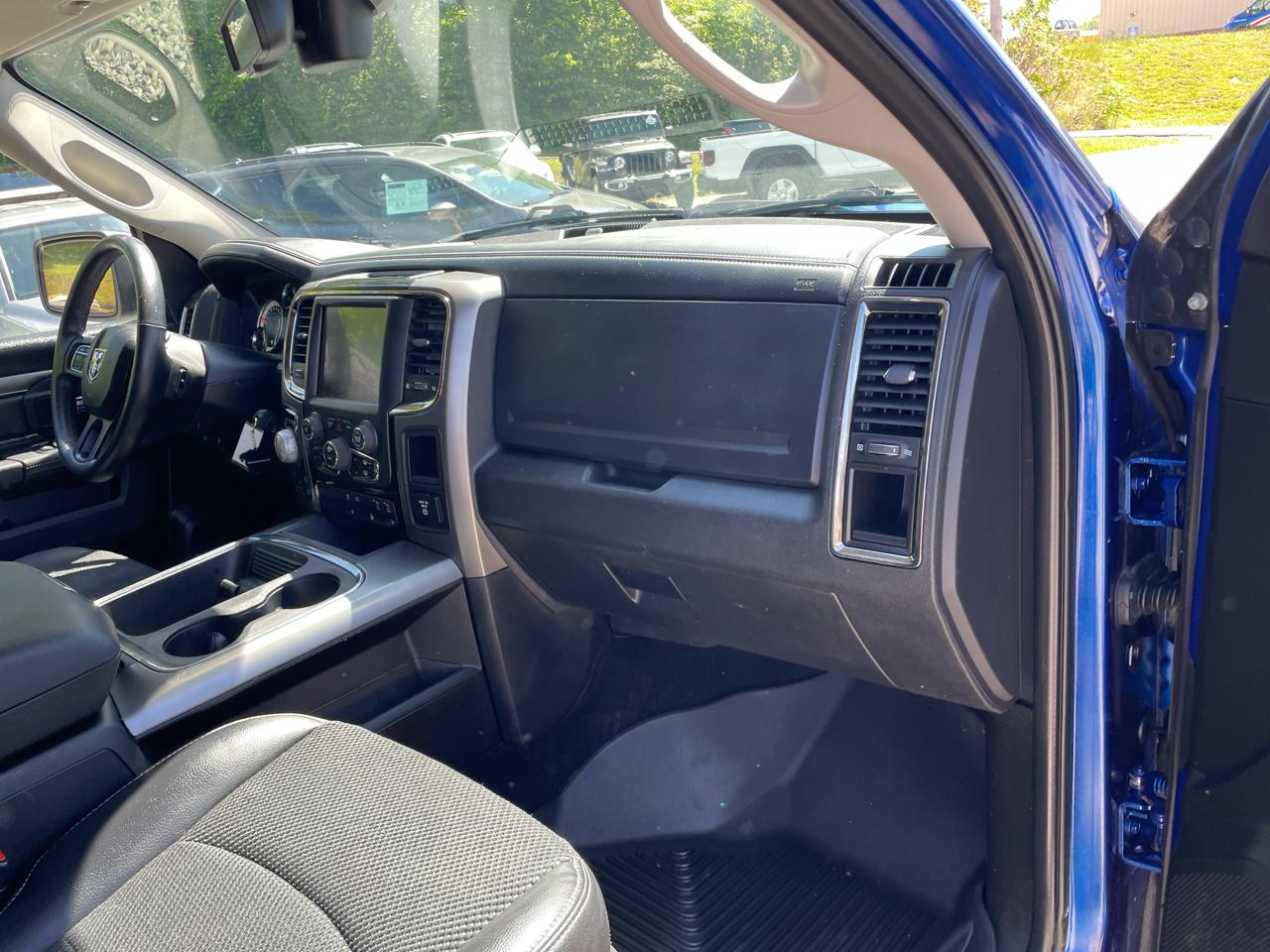 RAM 1500 4WD Crew Cab 140.5" Sport 2017