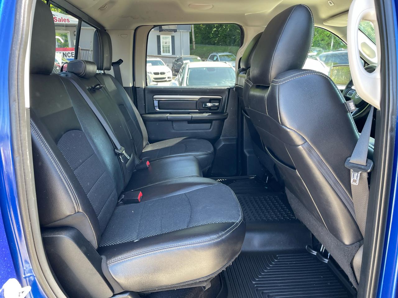 RAM 1500 4WD Crew Cab 140.5" Sport 2017