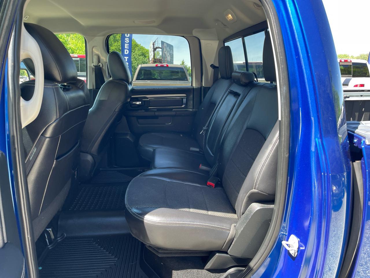 RAM 1500 4WD Crew Cab 140.5" Sport 2017