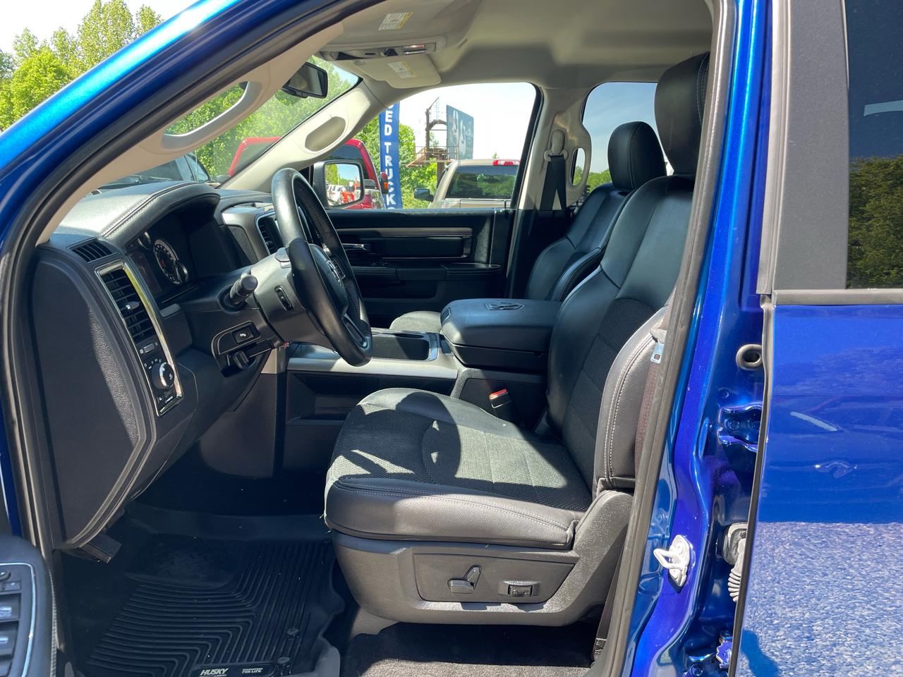 RAM 1500 4WD Crew Cab 140.5" Sport 2017