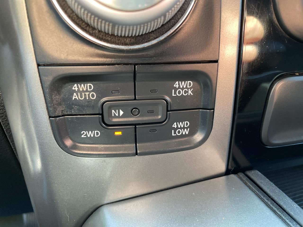 RAM 1500 4WD Crew Cab 140.5" Sport 2017