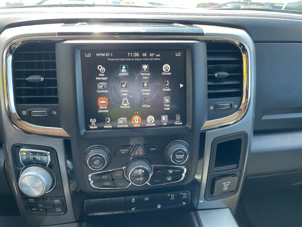RAM 1500 4WD Crew Cab 140.5" Sport 2017