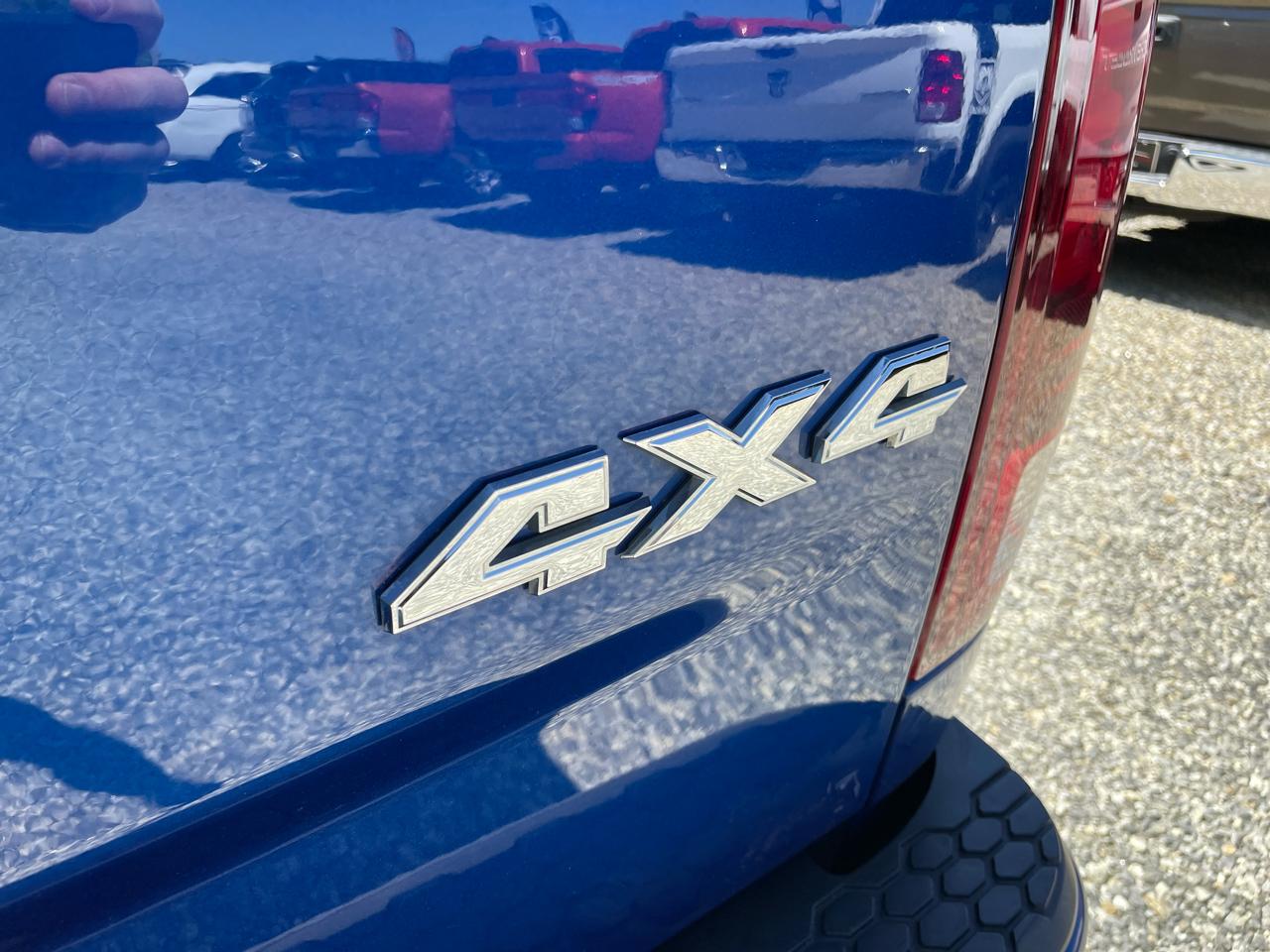 RAM 1500 4WD Crew Cab 140.5" Sport 2017