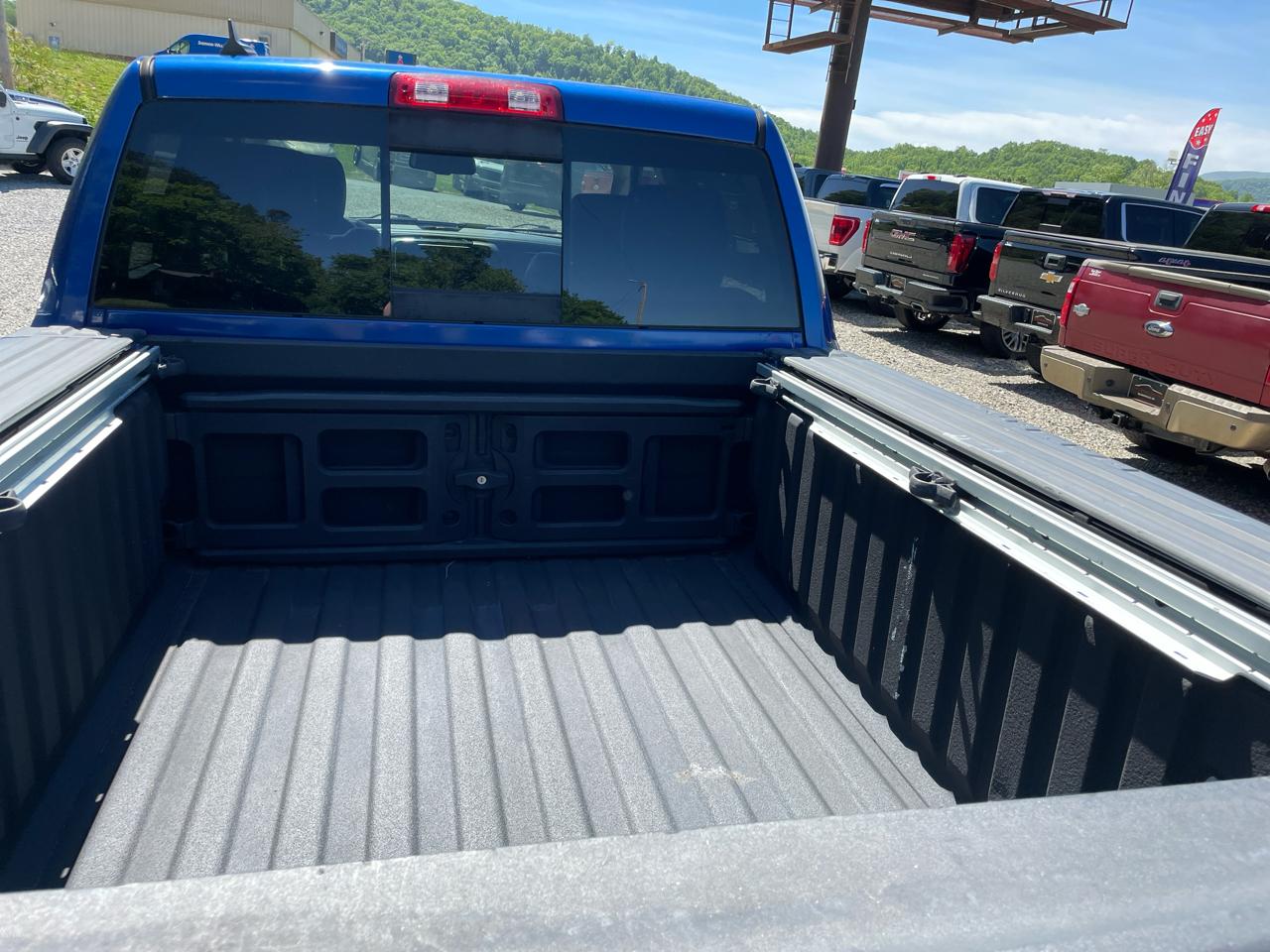 RAM 1500 4WD Crew Cab 140.5" Sport 2017