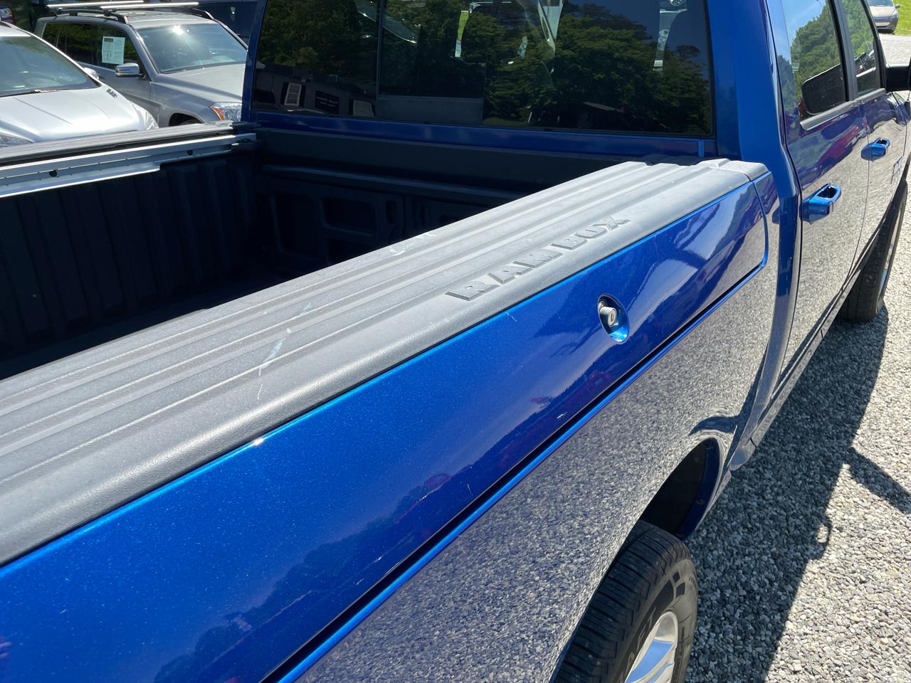 RAM 1500 4WD Crew Cab 140.5" Sport 2017