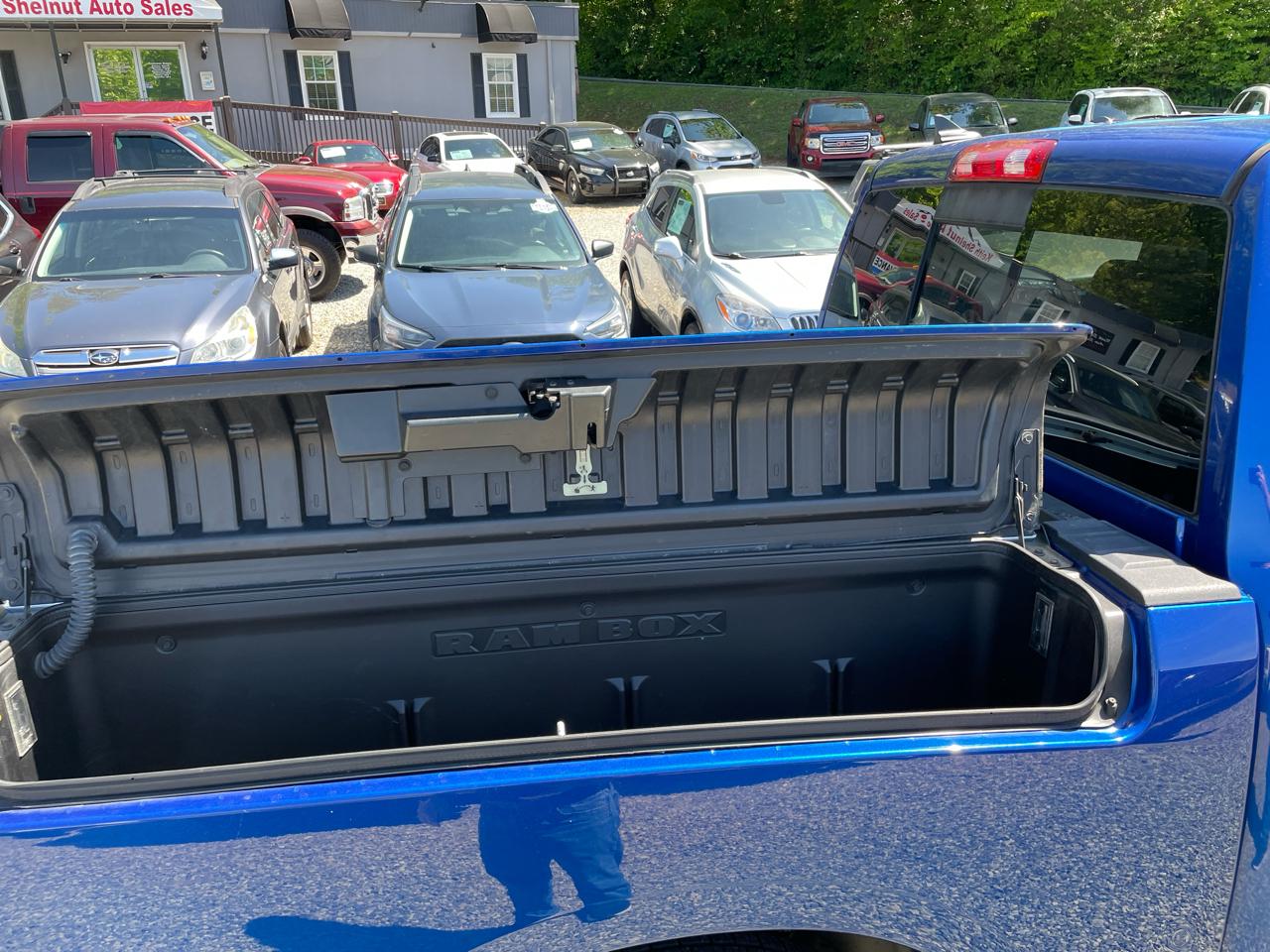 RAM 1500 4WD Crew Cab 140.5" Sport 2017