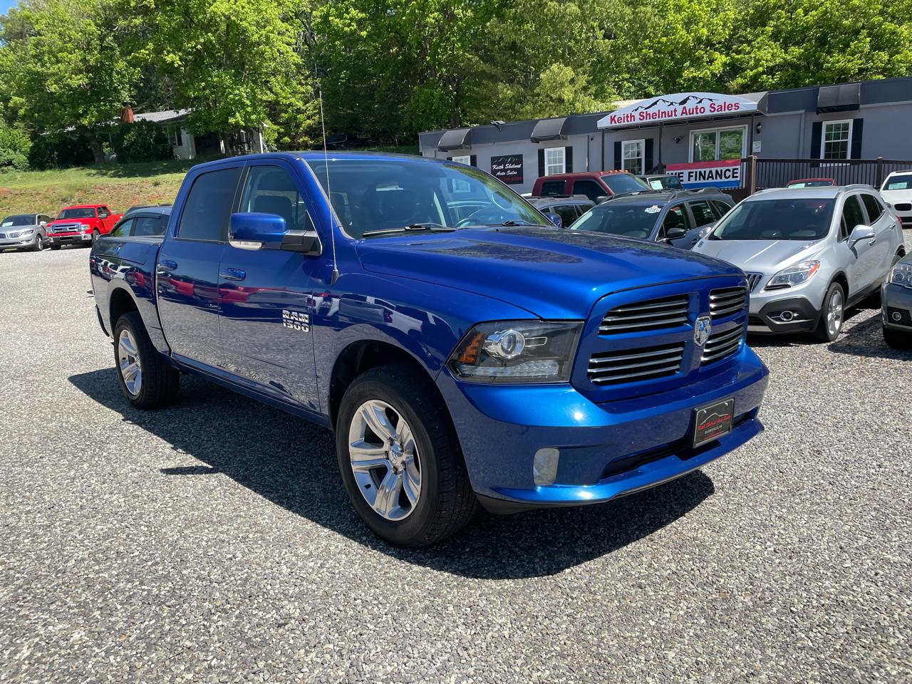 RAM 1500 4WD Crew Cab 140.5" Sport 2017