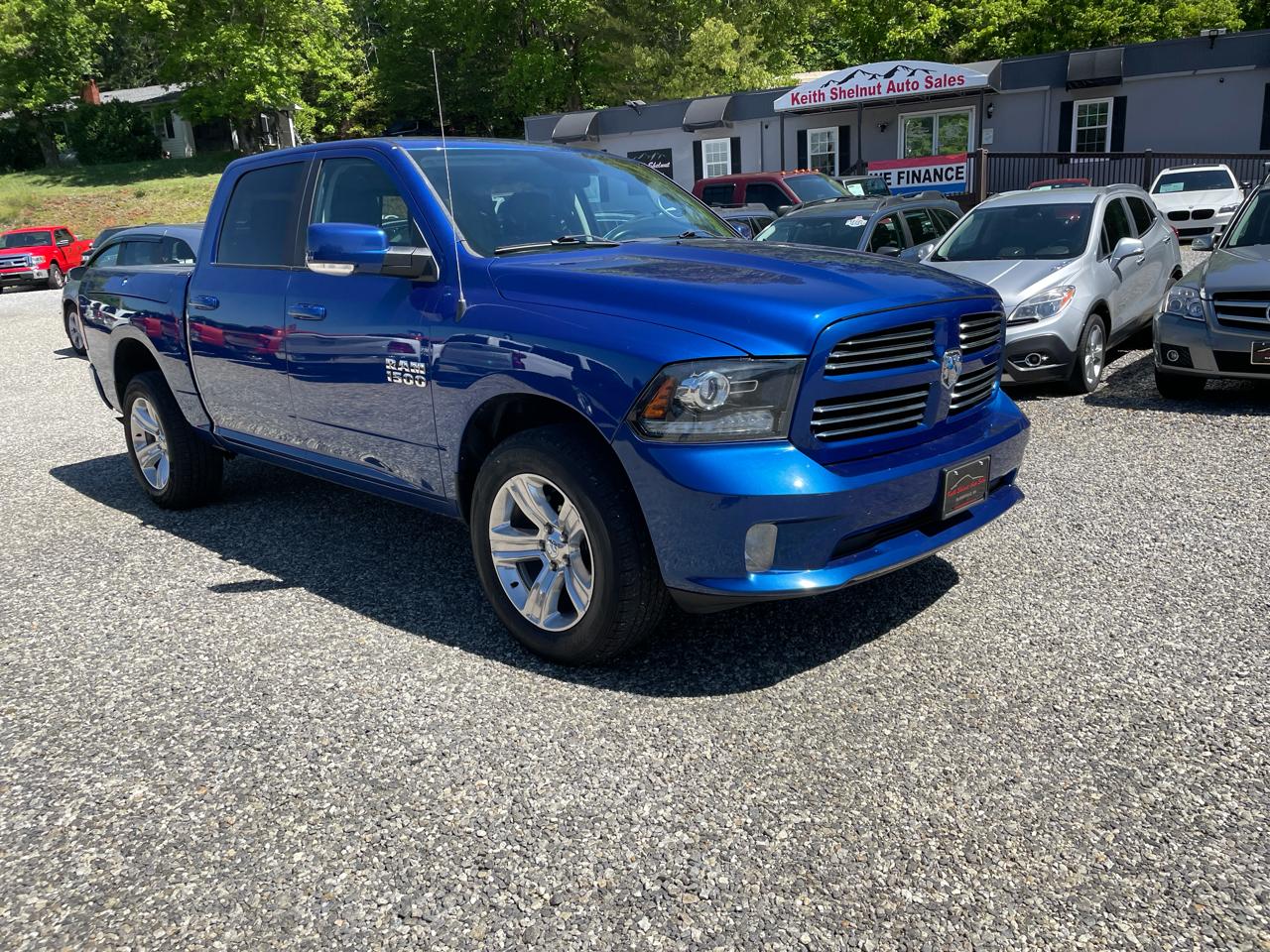 RAM 1500 4WD Crew Cab 140.5" Sport 2017