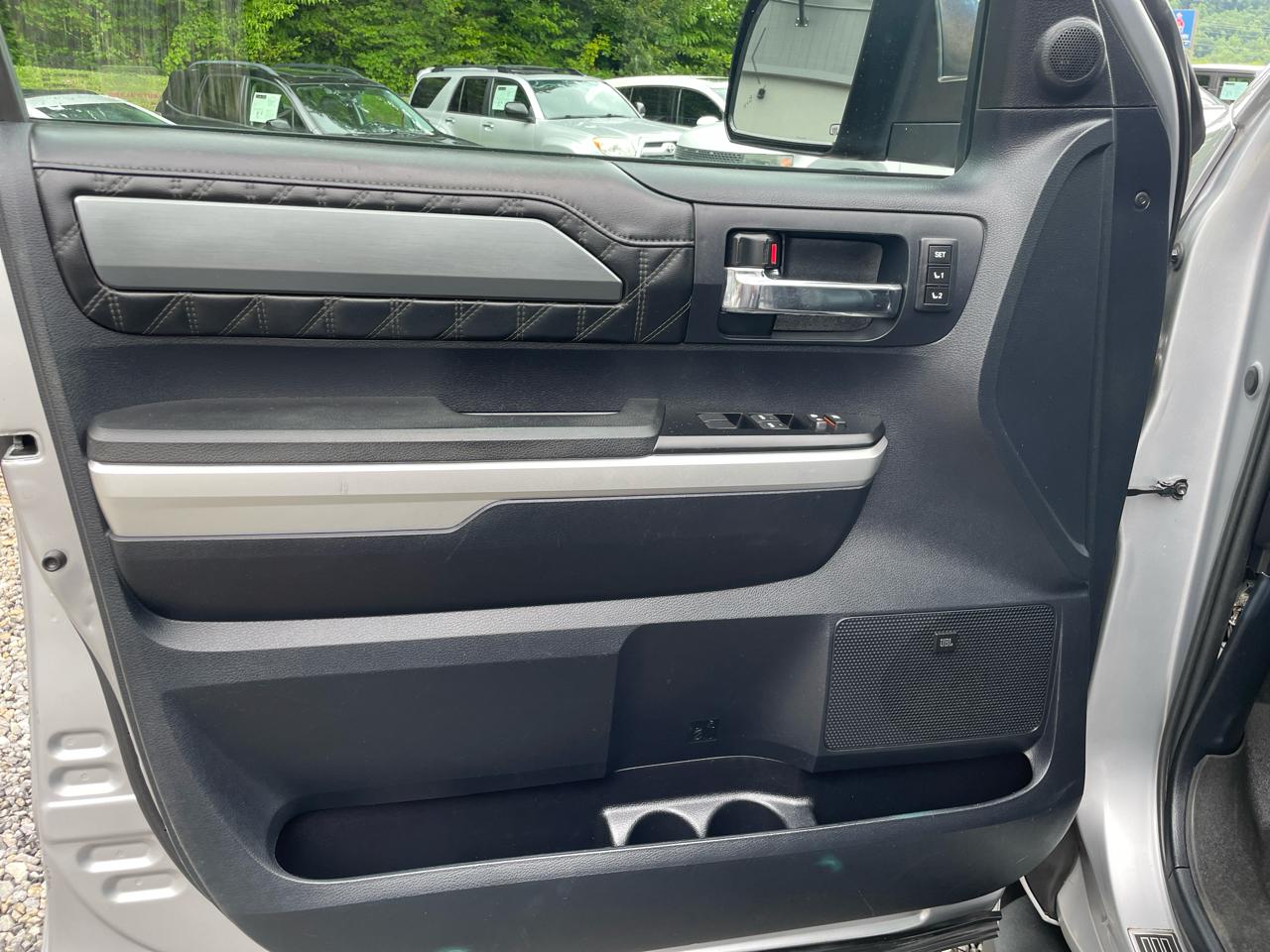Toyota Tundra 4WD Truck CrewMax 5.7L V8 6-Spd AT Platinum (Natl) 2014