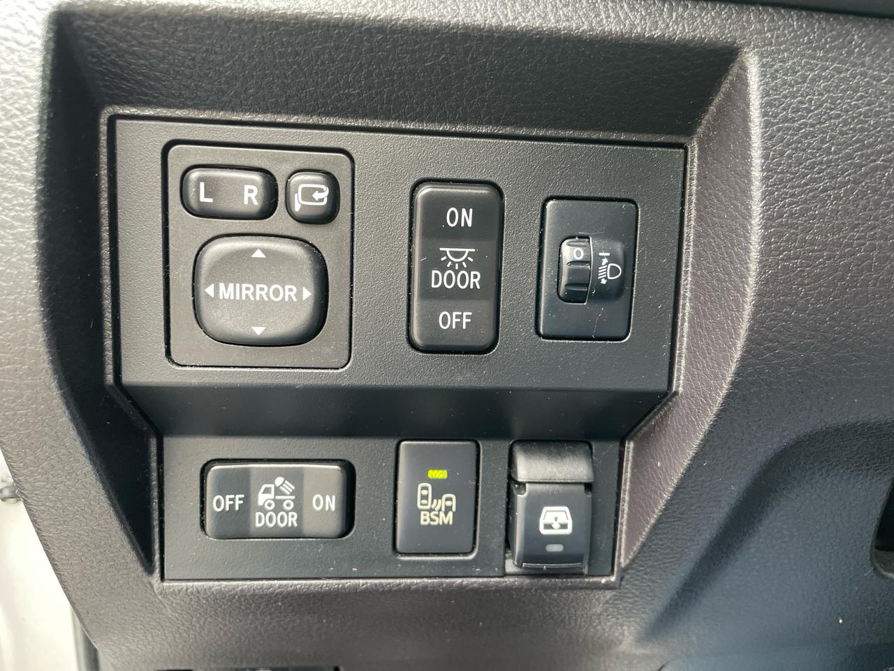 Toyota Tundra 4WD Truck CrewMax 5.7L V8 6-Spd AT Platinum (Natl) 2014