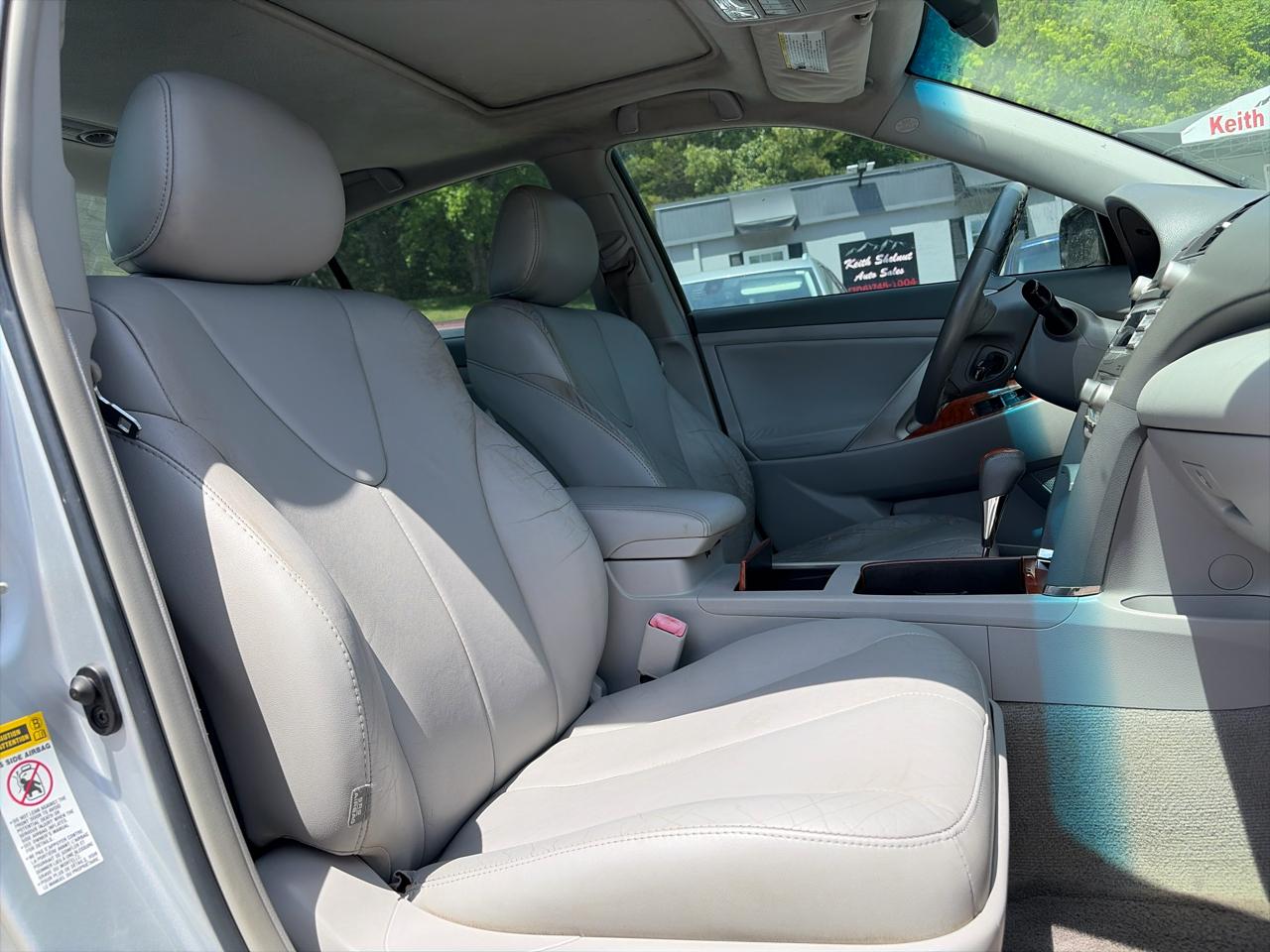 Toyota Camry 4dr Sdn V6 Auto XLE (Natl) 2011