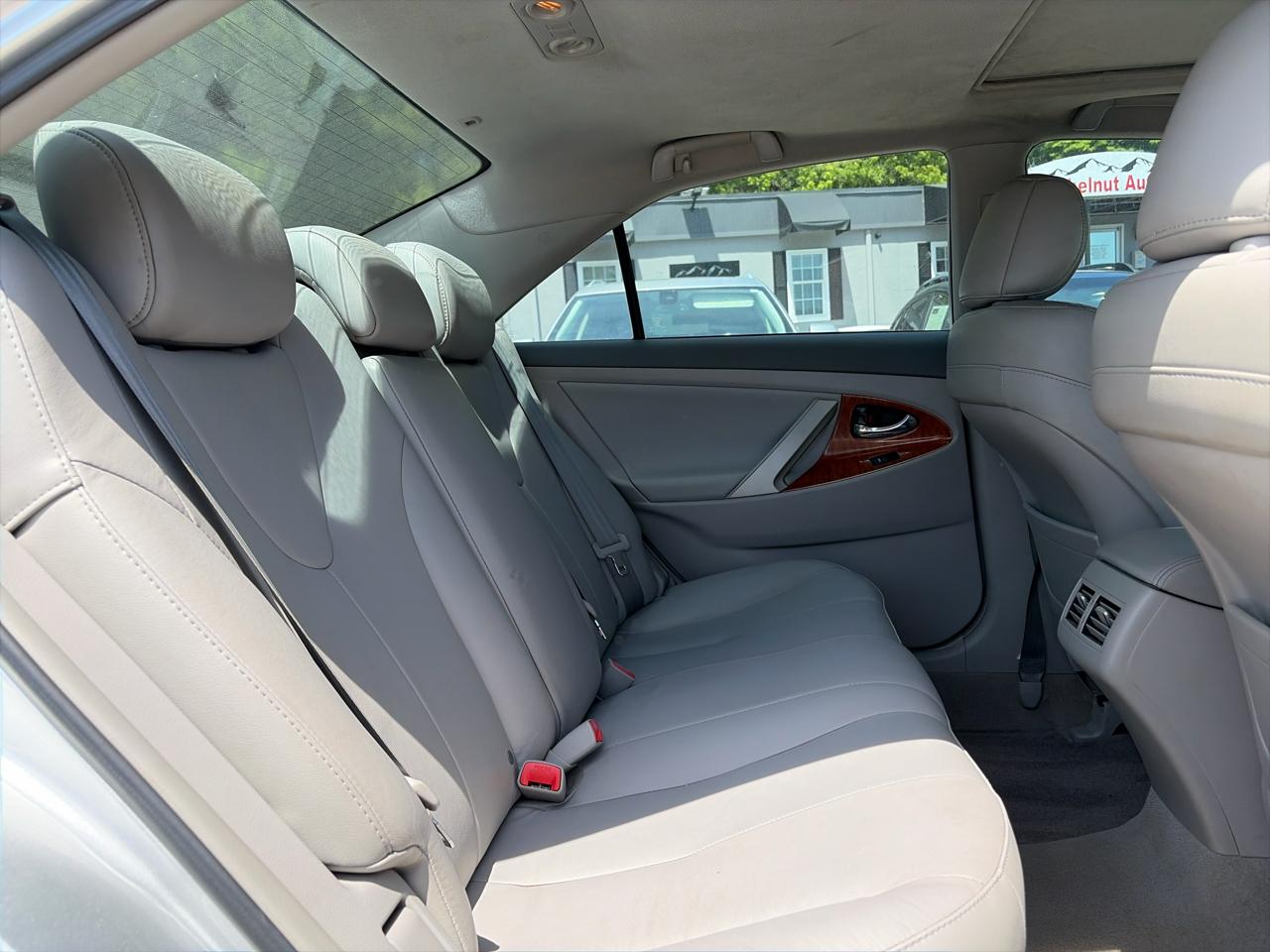 Toyota Camry 4dr Sdn V6 Auto XLE (Natl) 2011