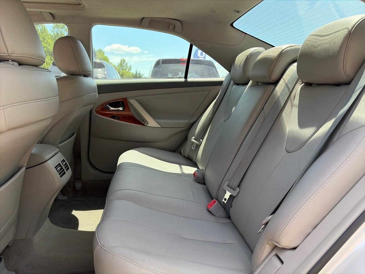 Toyota Camry 4dr Sdn V6 Auto XLE (Natl) 2011