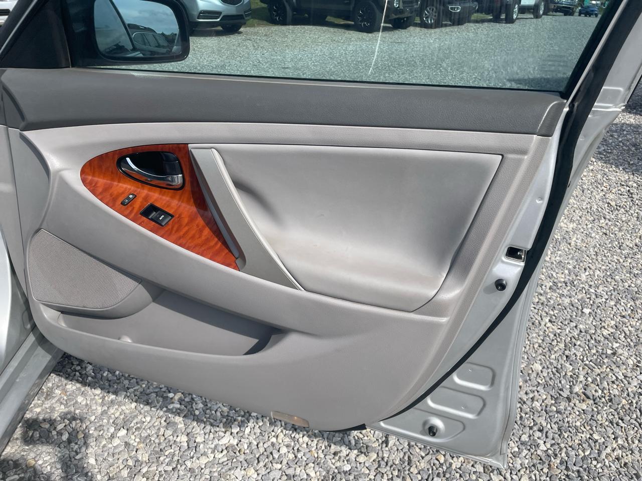Toyota Camry 4dr Sdn V6 Auto XLE (Natl) 2011