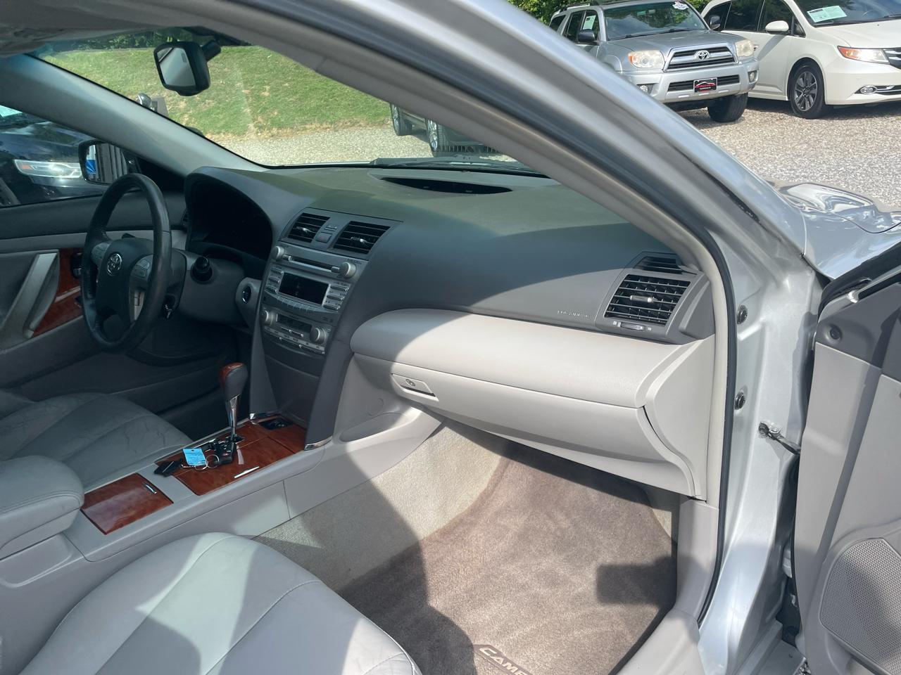 Toyota Camry 4dr Sdn V6 Auto XLE (Natl) 2011