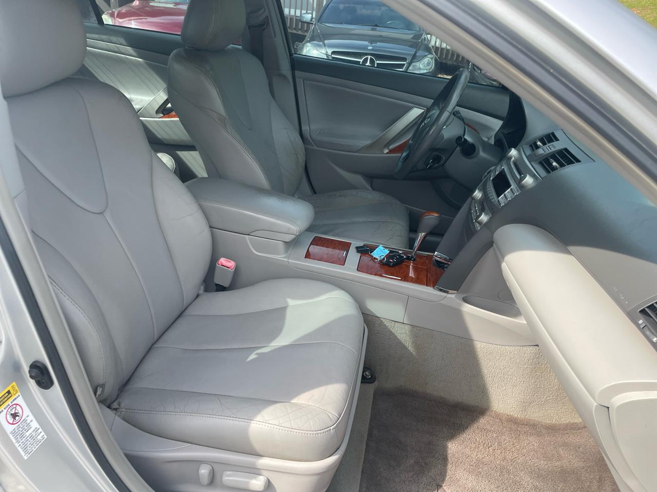Toyota Camry 4dr Sdn V6 Auto XLE (Natl) 2011