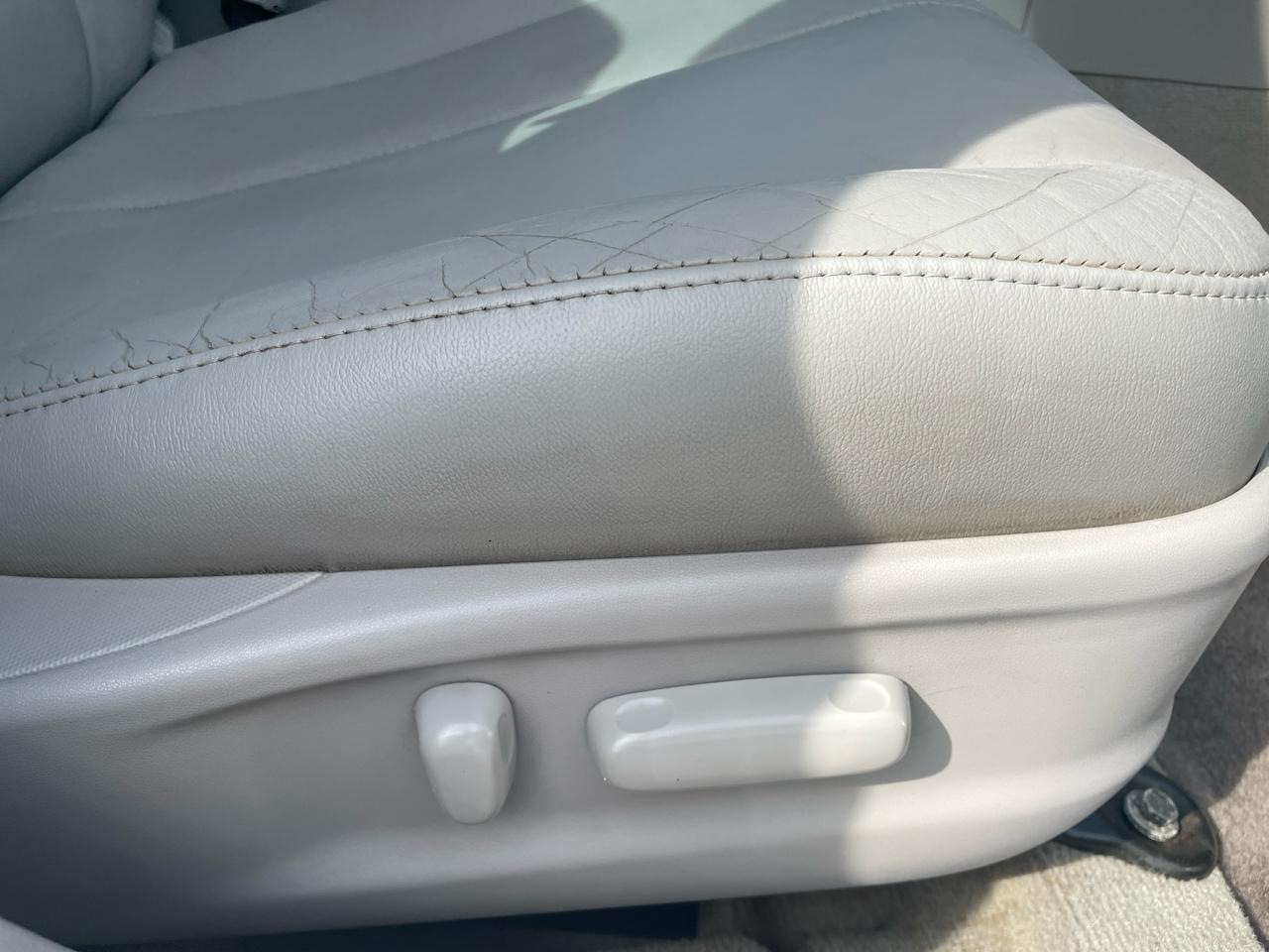 Toyota Camry 4dr Sdn V6 Auto XLE (Natl) 2011