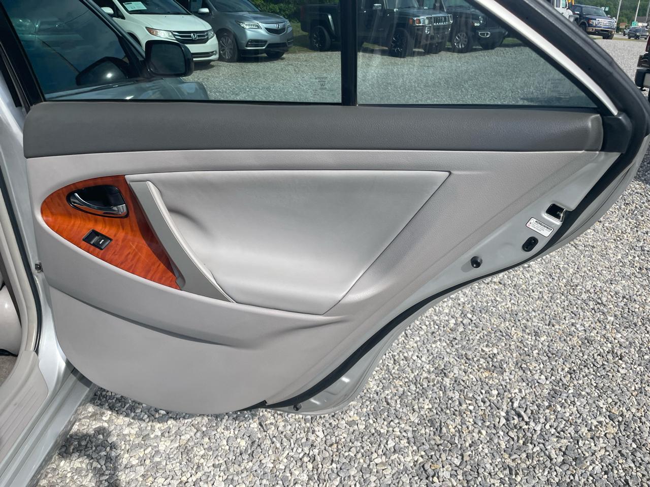 Toyota Camry 4dr Sdn V6 Auto XLE (Natl) 2011