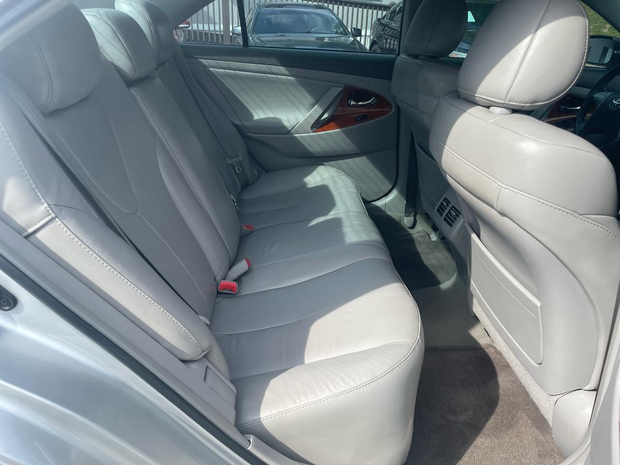 Toyota Camry 4dr Sdn V6 Auto XLE (Natl) 2011
