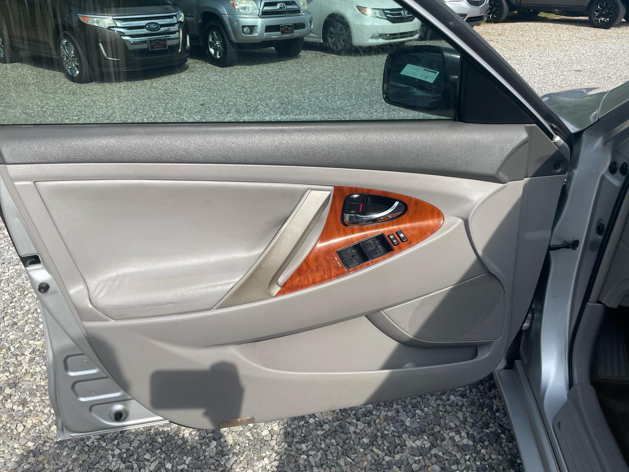 Toyota Camry 4dr Sdn V6 Auto XLE (Natl) 2011