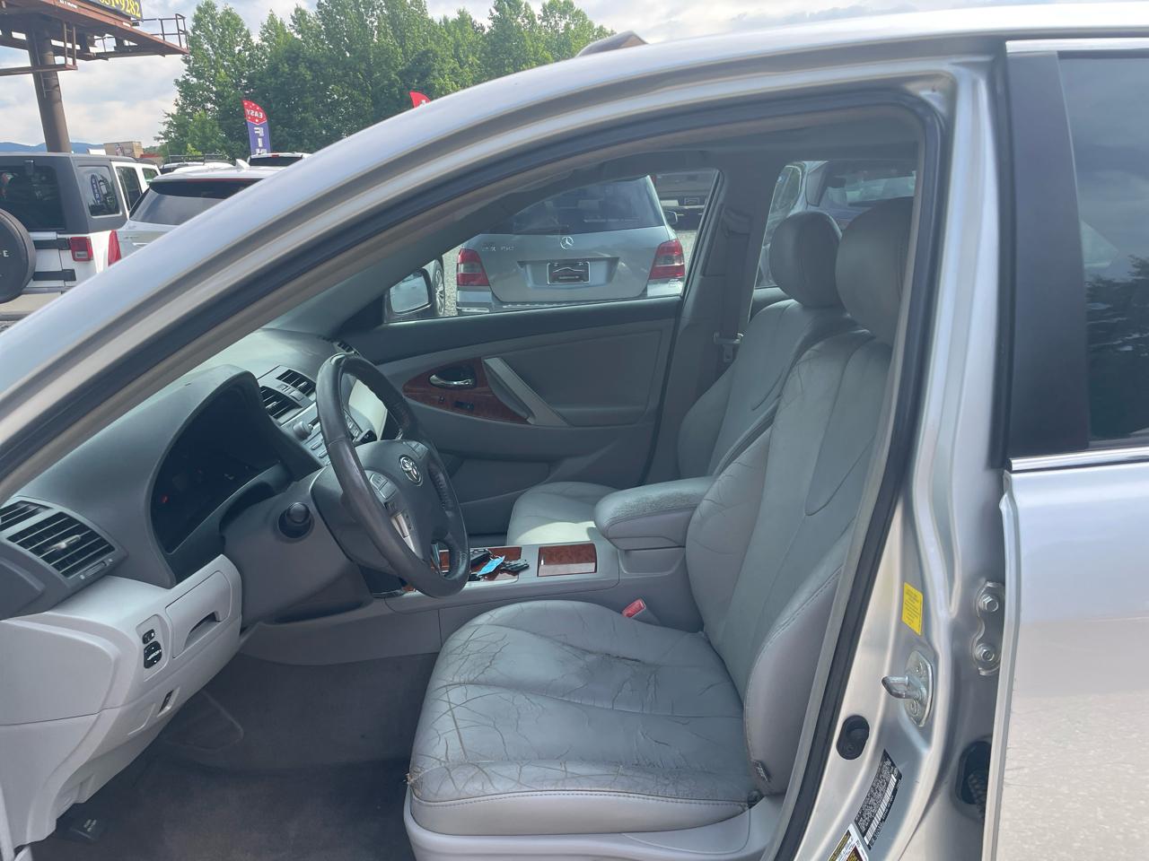 Toyota Camry 4dr Sdn V6 Auto XLE (Natl) 2011