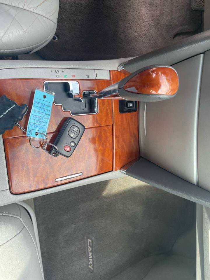Toyota Camry 4dr Sdn V6 Auto XLE (Natl) 2011