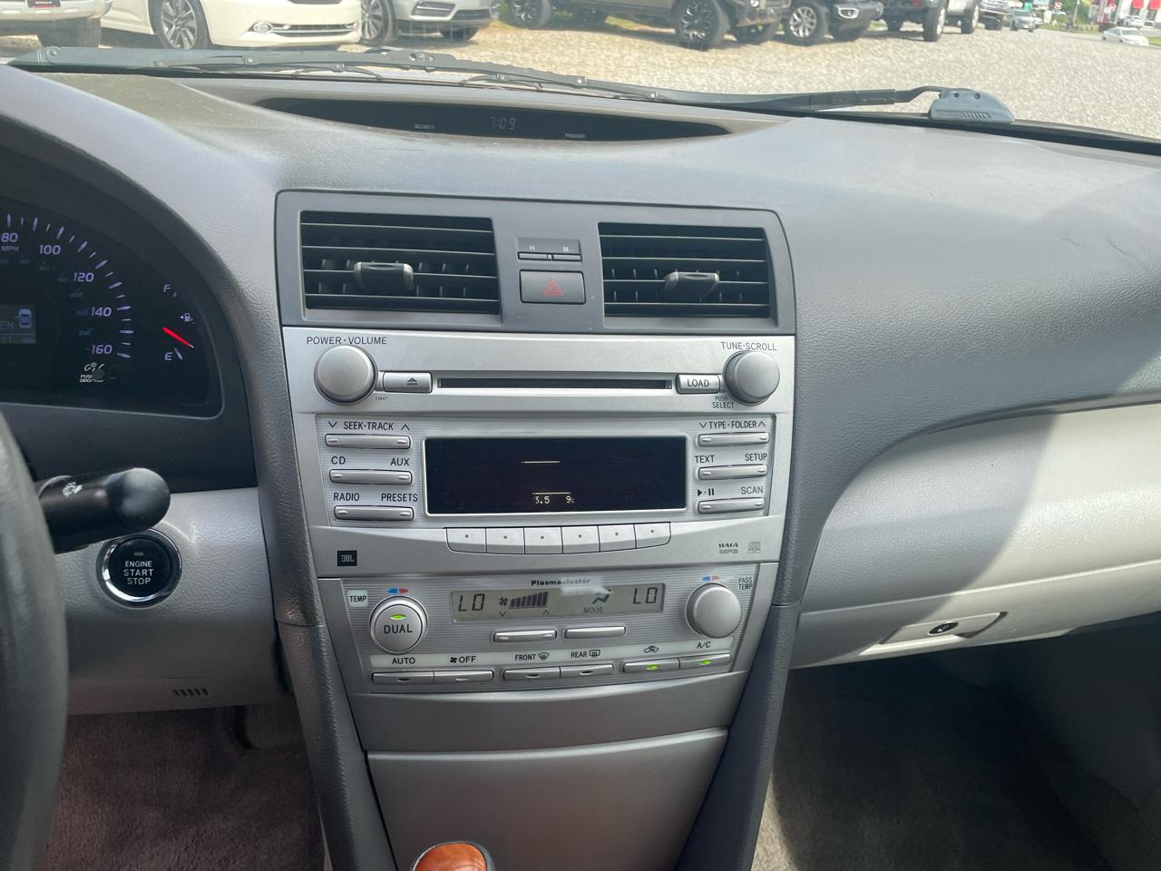 Toyota Camry 4dr Sdn V6 Auto XLE (Natl) 2011