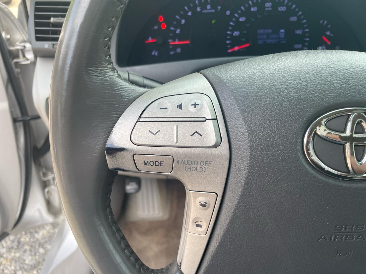 Toyota Camry 4dr Sdn V6 Auto XLE (Natl) 2011