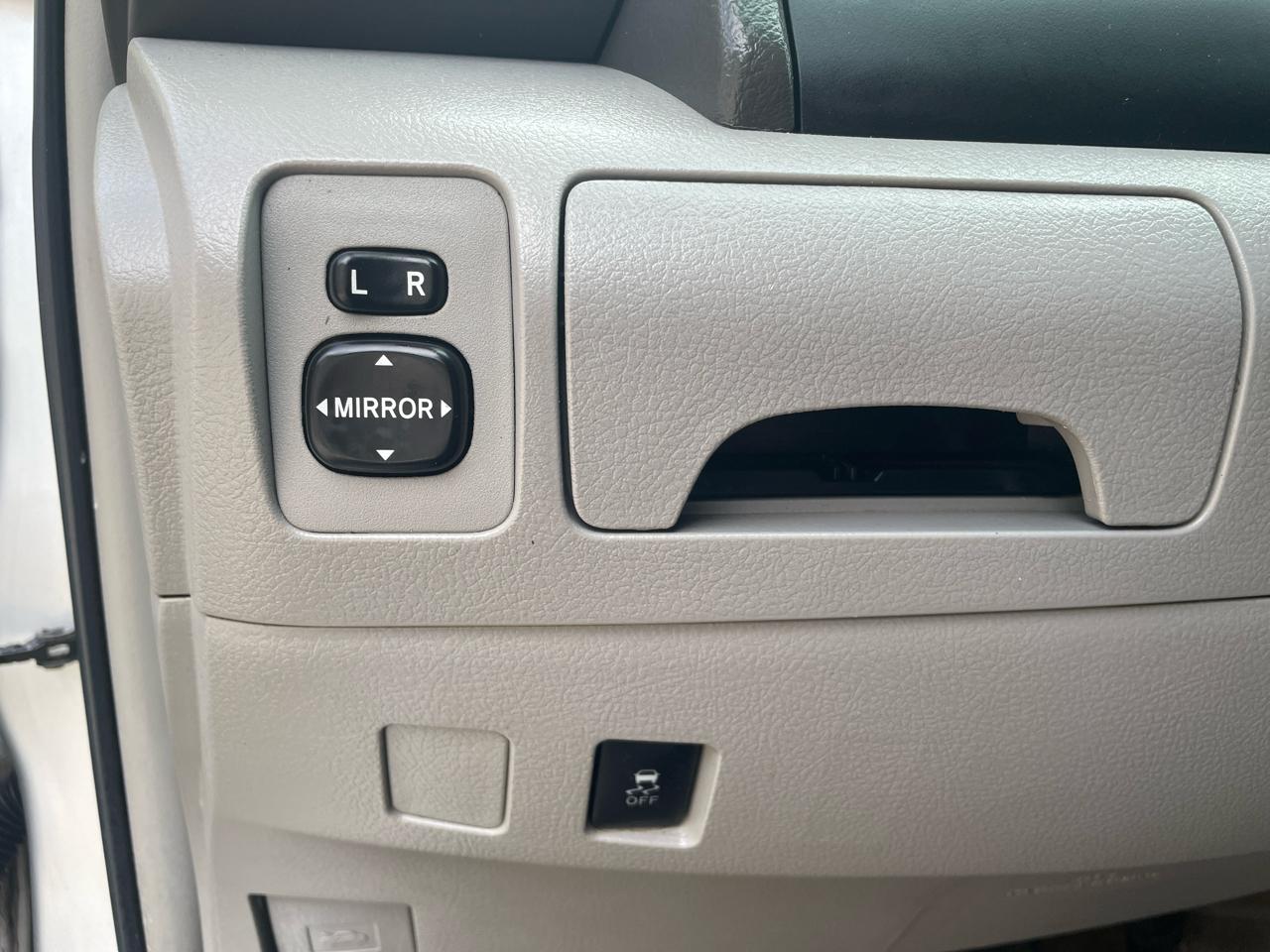 Toyota Camry 4dr Sdn V6 Auto XLE (Natl) 2011